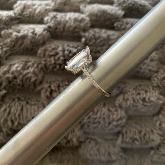 Emerald cut engagement Rings 2 size 7 - Picture 12 of 13